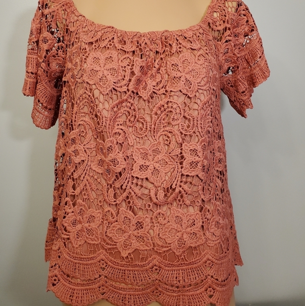 ❤️🔥Host Pick❤️🔥 New Haute Monde Light Rust Color Lace Top